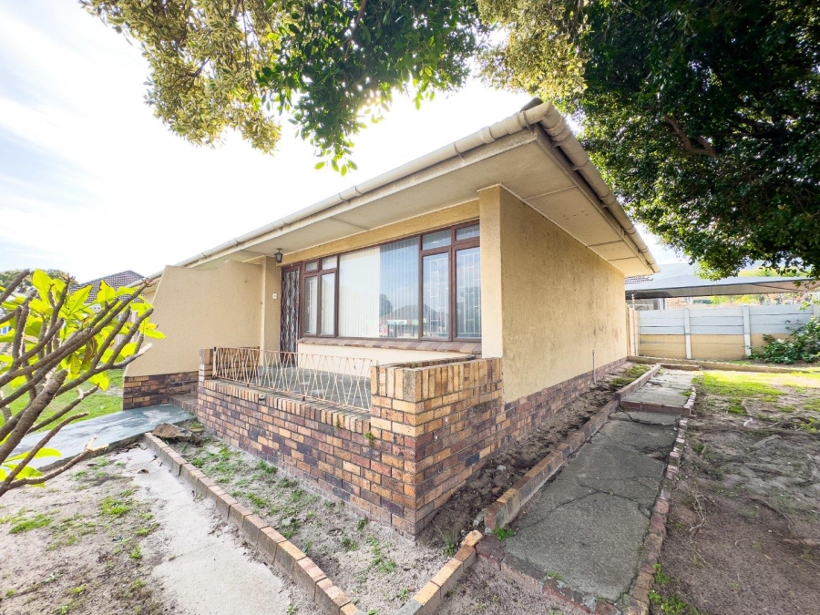 4 Bedroom Property for Sale in Clamhall Western Cape